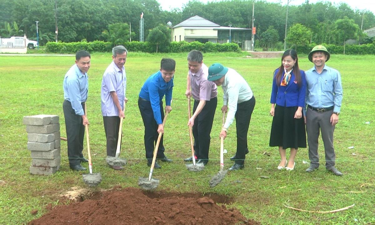 Vĩnh Hòa: Khởi công công trình chào mừng kỷ niệm 70 năm ngày truyền thống Vĩnh Linh
