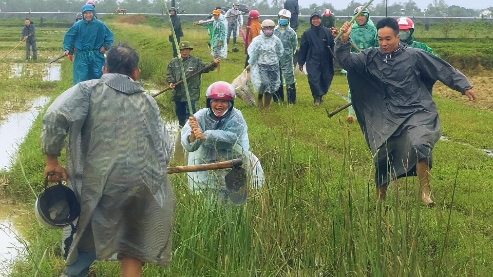 Toàn dân xã Vĩnh Hòa tham gia chiến dịch diệt chuột hại lúa bảo vệ mùa màng vụ Đông Xuân 2023-2024