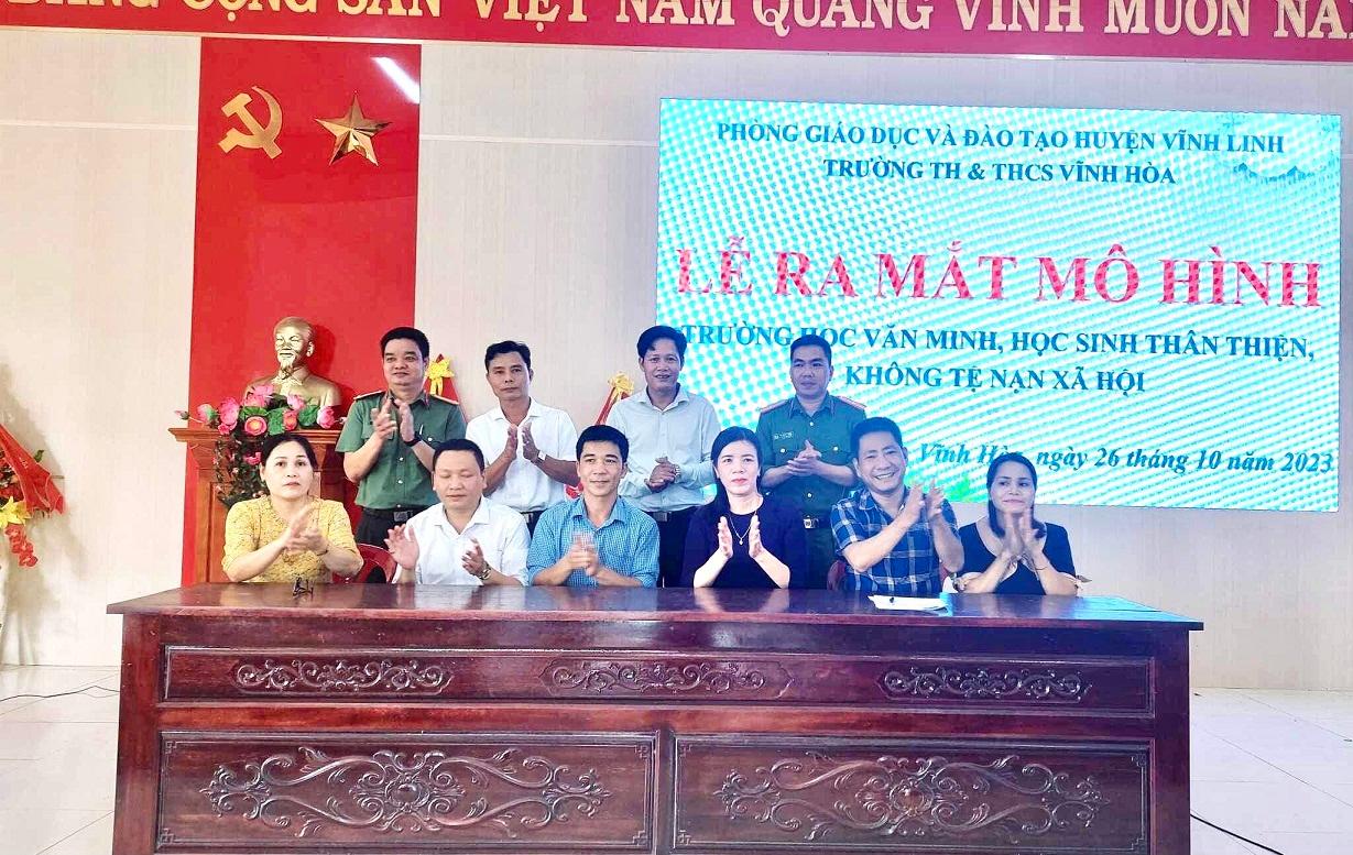 Lễ ra mắt mô hình “Trường học văn minh, học sinh thân thiện, không tệ nạn xã hội”.